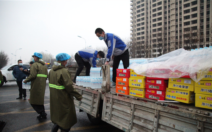 2月25日，山東金格瑞機械有限公司派代表來到齊魯師范學院捐贈防疫物資，保障校園防疫物品備足備齊，助力學校的疫情防控工作。