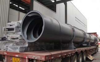 鋸末顆粒機裝車發(fā)貨，已做好安全防護(hù)